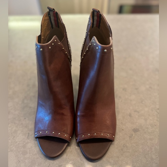 NWOT Brown Tommy Hilfiger open toe booties - Picture 2 of 5